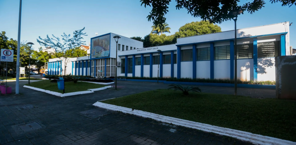 Imagens da Biblioteca Pública de Joinville - Passeios em Joinville - guia jlle SC Biblioteca Pública de Joinville Rolf Colin