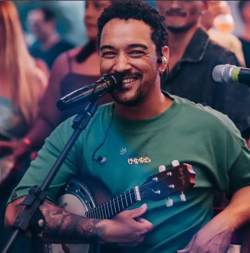 1 Juninho Almeida pagode cantor em Joinville