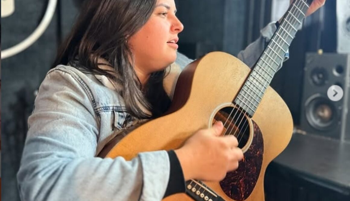 08 22 Mayra Mendez no Virado no Alho - música ao vivo em Joinville