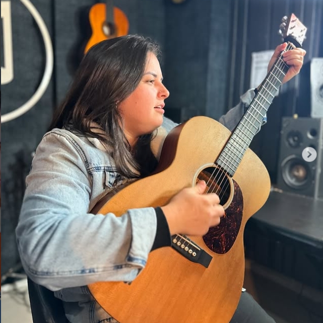 08 22 Mayra Mendez no Virado no Alho - música ao vivo em Joinville
