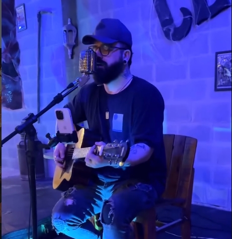 Danilo Cezar cantor músico em Joinville