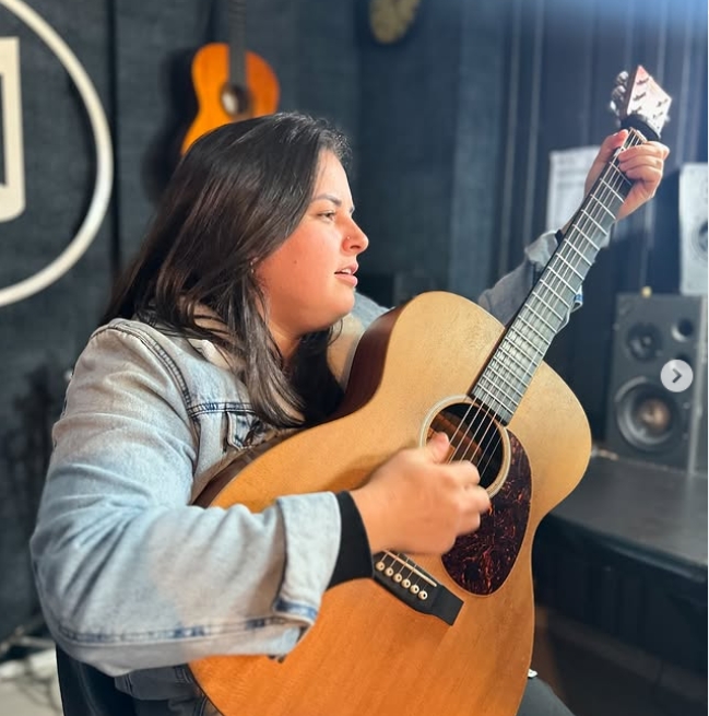 Mayra Mendez cantora sertaneja em Joinville